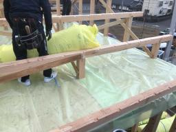 桁上断熱の様子