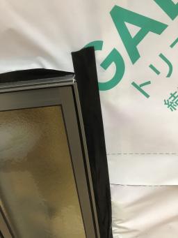 さらにその上からもテープを張り完全な防水を狙います一番雨漏りしやすいい部分なので一番力を入れてます