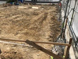 縄張り　建物の位置を決めています